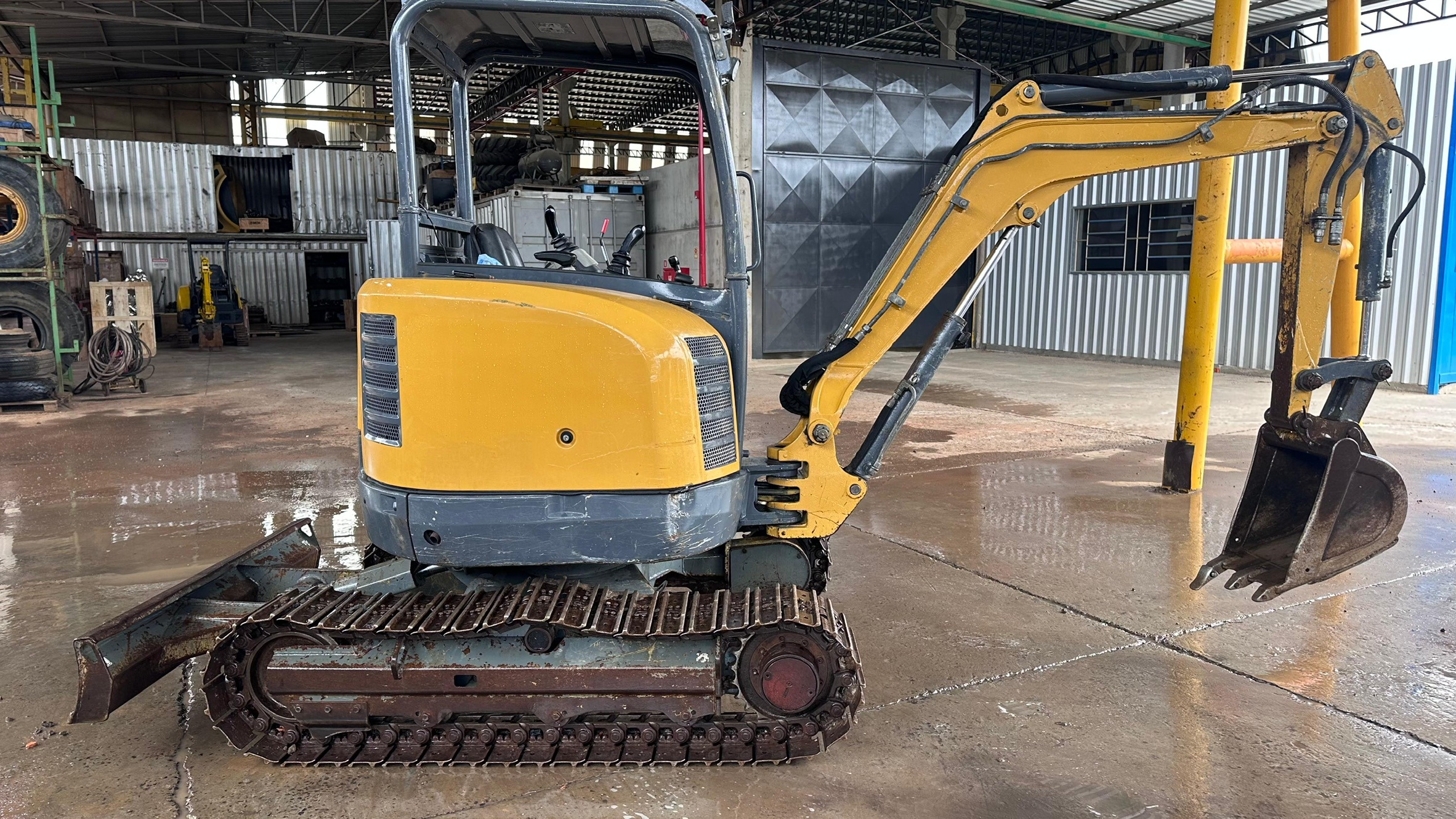 MINI ESCAVADEIRA Wacker Neuson EZ28 – 2023